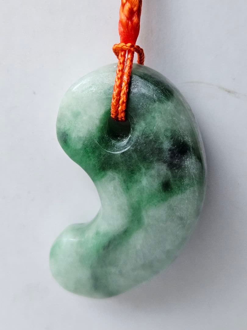 大和型　翡翠勾玉