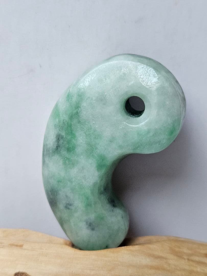 大和型　翡翠勾玉