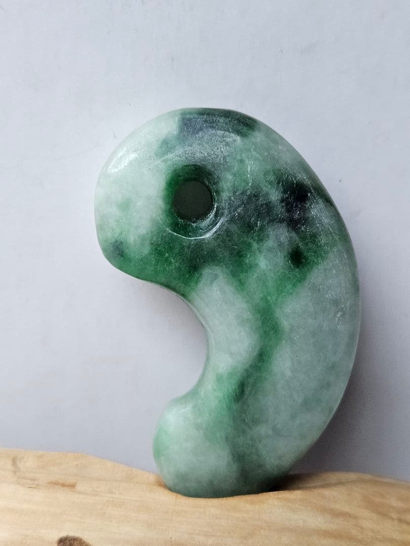 大和型　翡翠勾玉