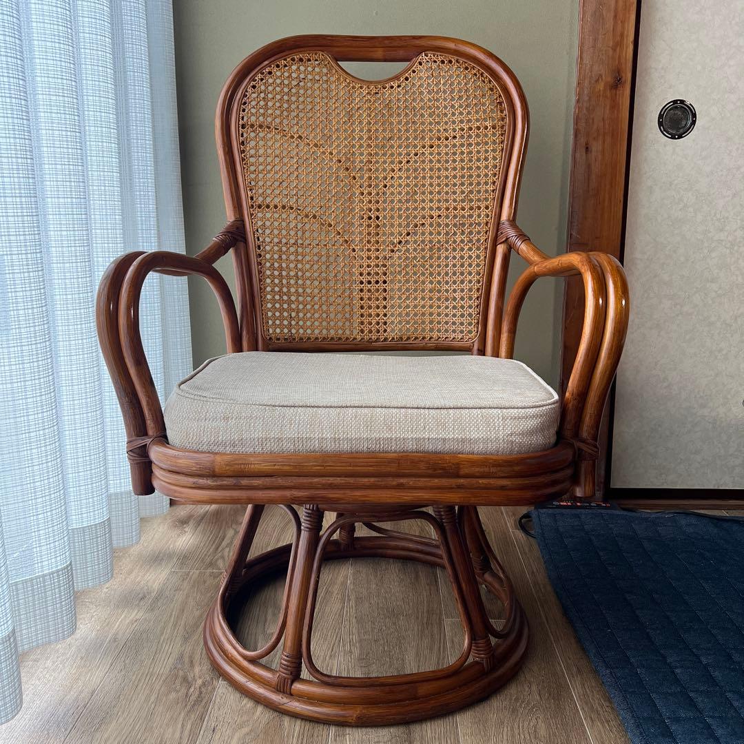 送料無料　ラタン回転式チェア 籐 クッション付 インドネシア産 アンティーク