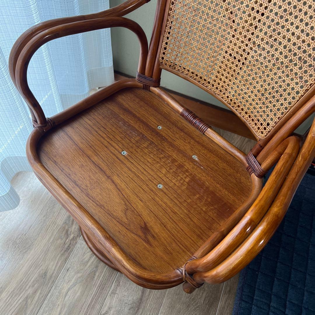 送料無料　ラタン回転式チェア 籐 クッション付 インドネシア産 アンティーク