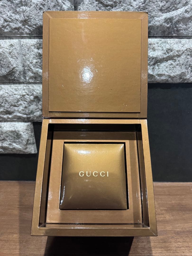 GUCCI スクエア型 クロノグラフ 腕時計