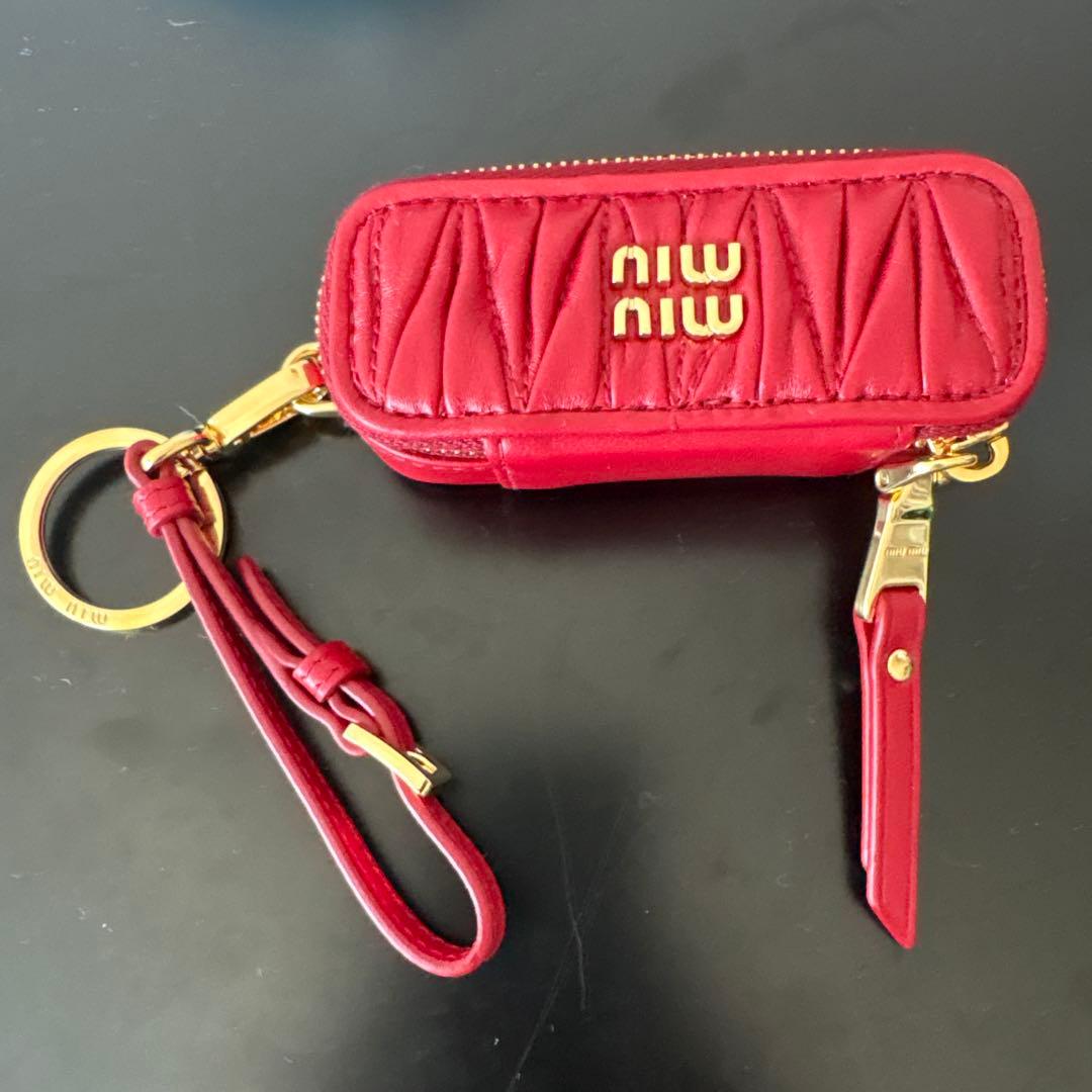 【美品】miumiu マテラッセ バッグチャーム リップケース　レッド