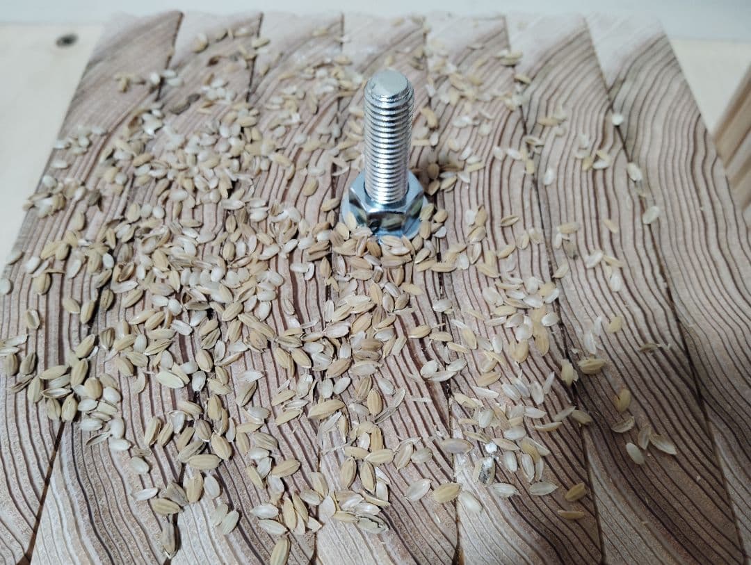 籾摺り機(小型、回転軸ボルトタイプ)