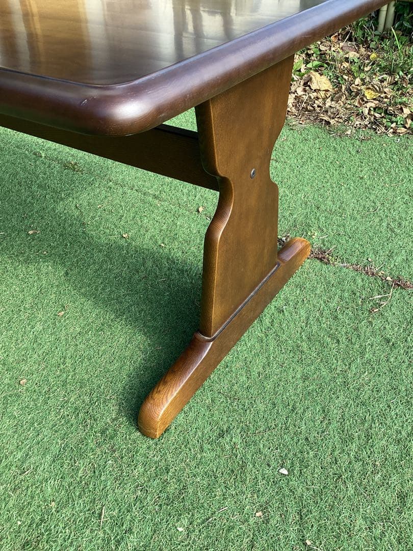 ダイニングテーブル　飛騨産業　キツツキマーク　テーブル