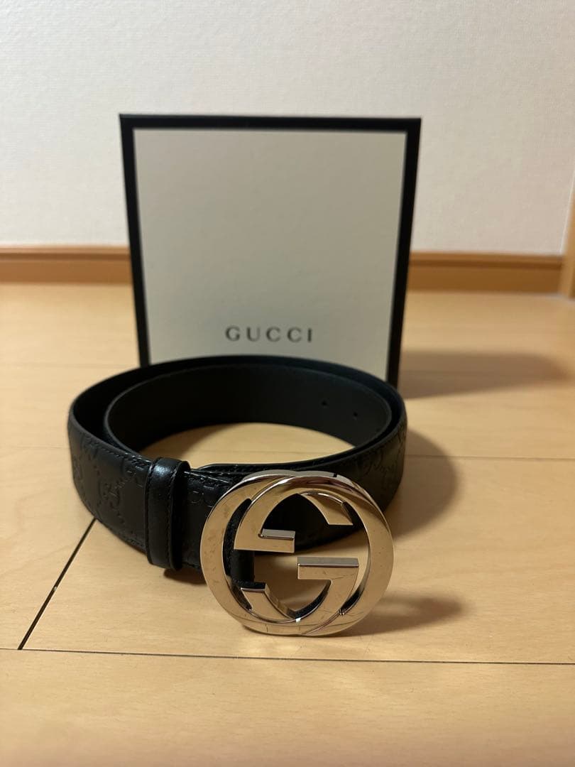 GUCCI ブラックレザー ベルト GGロゴ