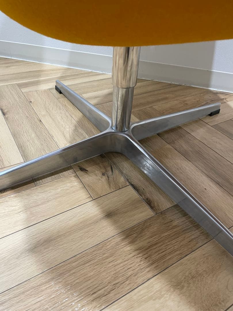 [OKAPI]スワンチェア