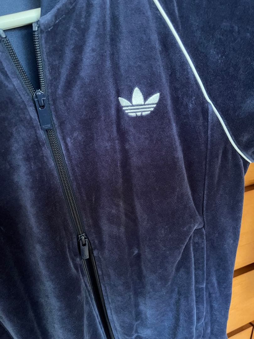 【専用】adidas/アディダス　ベロアトラックトップ(ネイビーM)