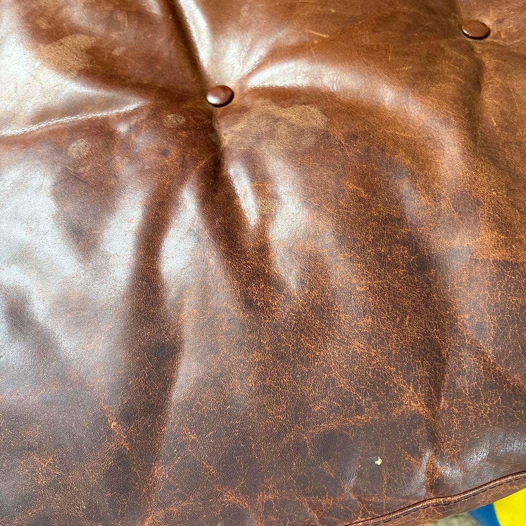 ダークブラウン レザー 2人掛けソファ　クッション付き　ヴィンテージ風