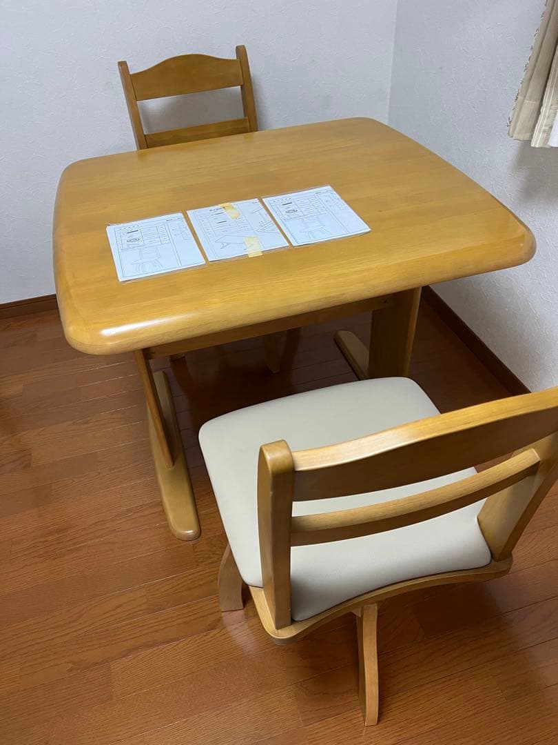 【引取り頂ける方限定】木製ダイニングテーブルと回転椅子2脚セット☆