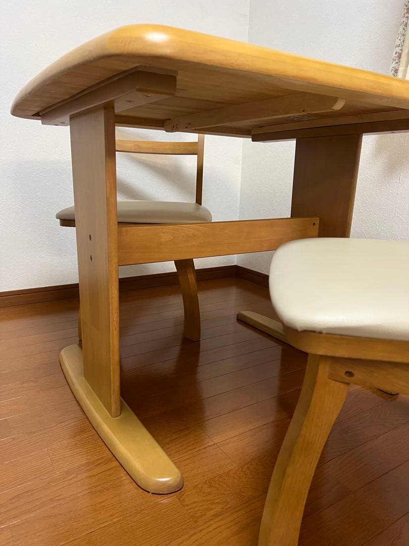 【引取り頂ける方限定】木製ダイニングテーブルと回転椅子2脚セット☆