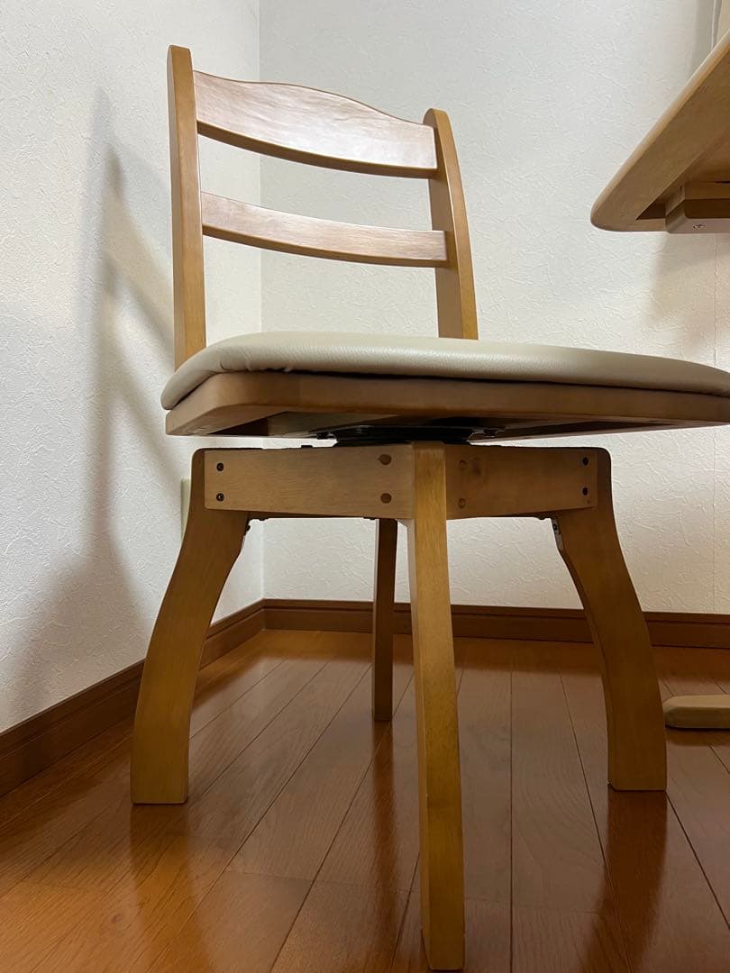 【引取り頂ける方限定】木製ダイニングテーブルと回転椅子2脚セット☆