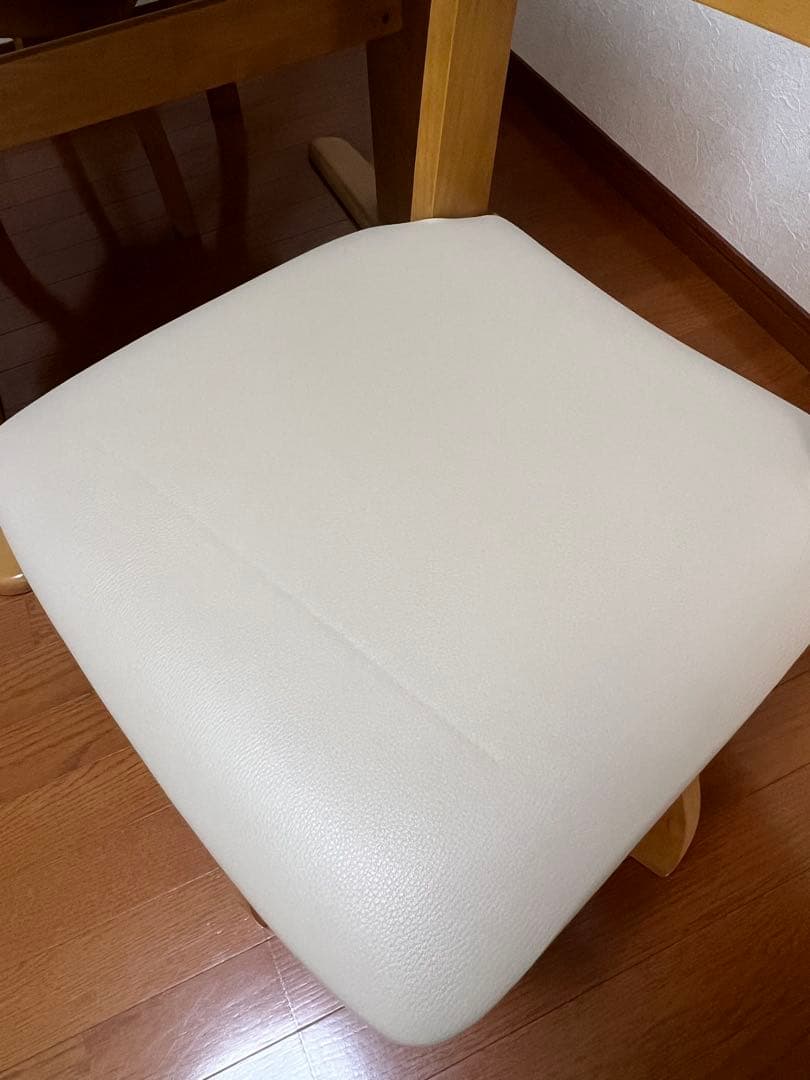 【引取り頂ける方限定】木製ダイニングテーブルと回転椅子2脚セット☆