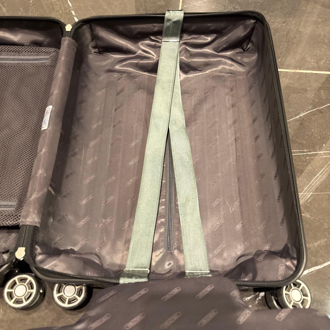 RIMOWA ブラックキャリーケース