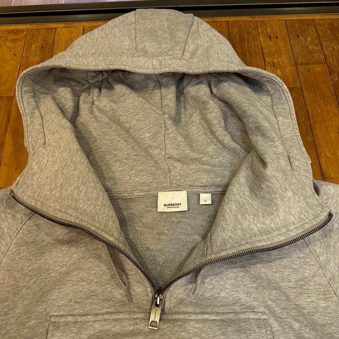 バーバリー　BURBERRY グレー フーディー　ハーフジップ　美品　大人気