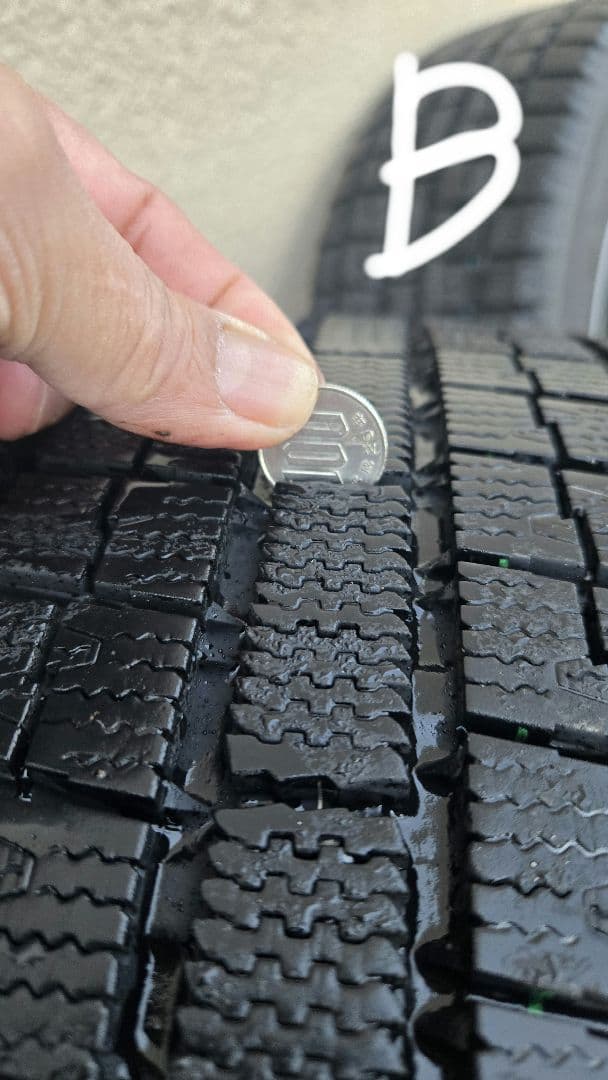 エスティマ ヤリスクロス ジューク等に スタッドレス4本セット