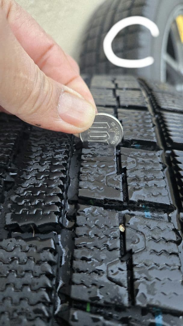 エスティマ ヤリスクロス ジューク等に スタッドレス4本セット