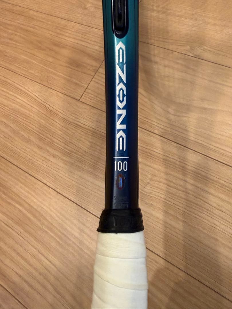 YONEX EZONE 100 硬式テニスラケット