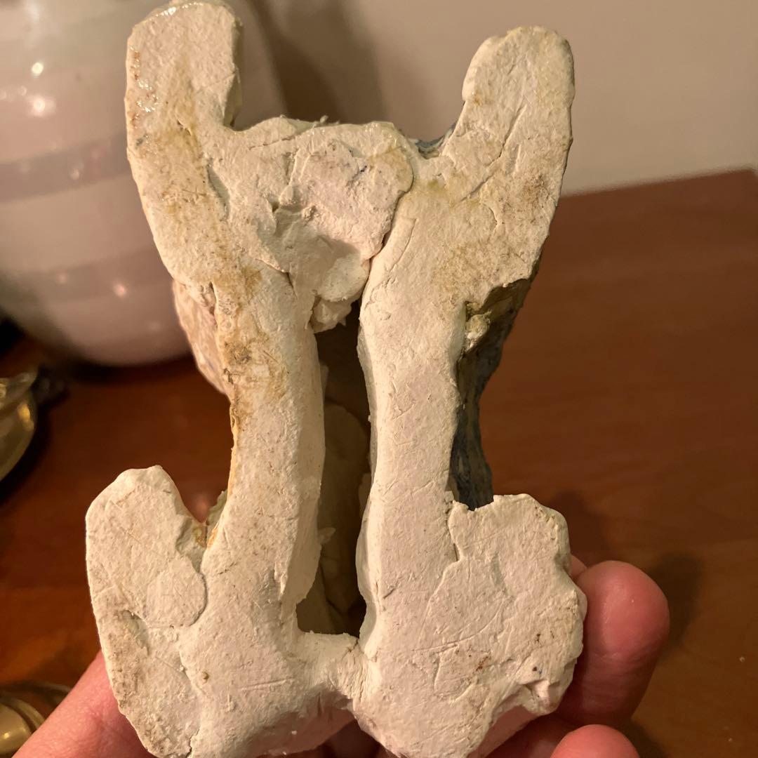 作家さんが手掛けたぷくっとしたお顔や表情が秀逸な猫ちゃんの陶器オブジェ