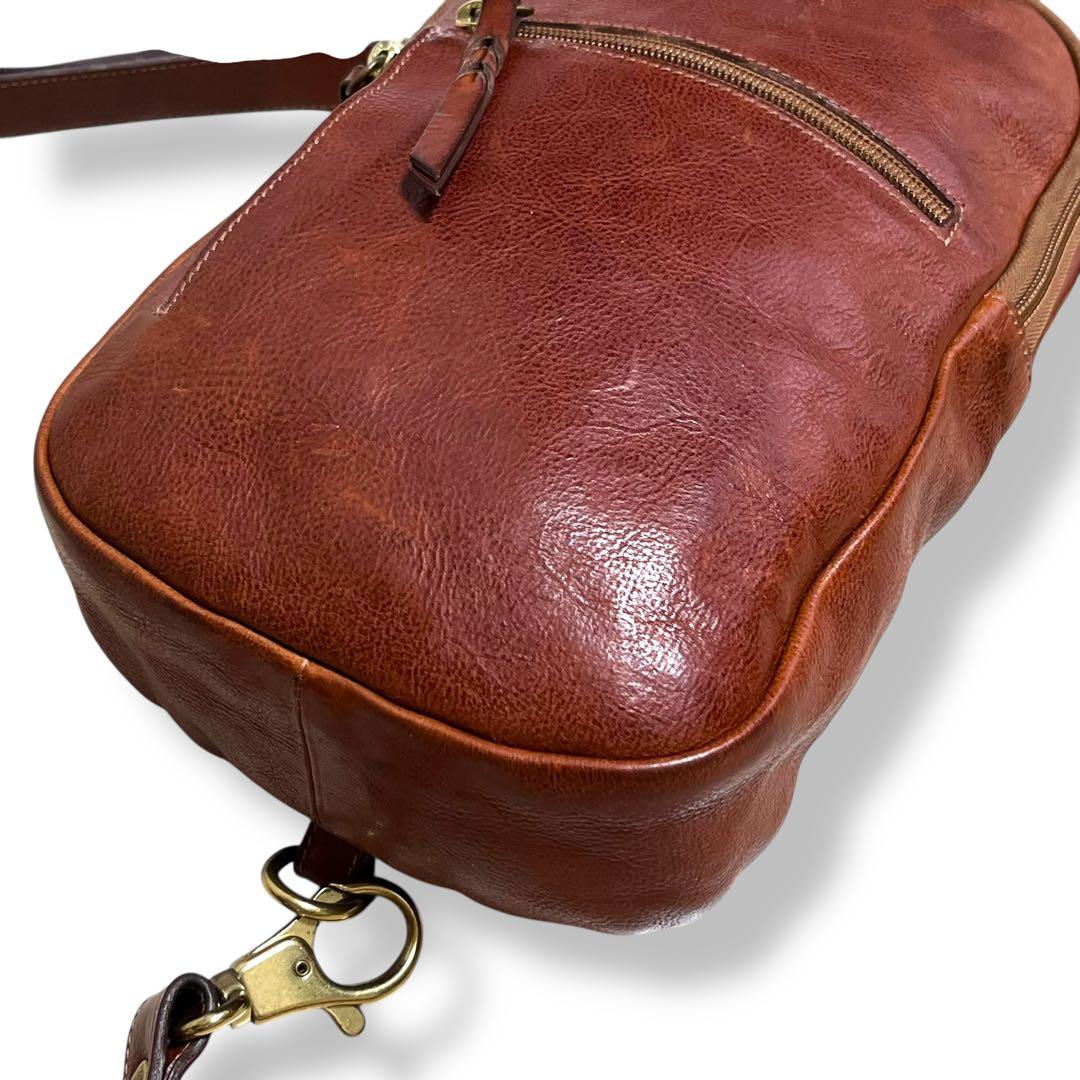 美品✨ IL BISONTE イルビゾンテ ボディバッグ ブラック レザー