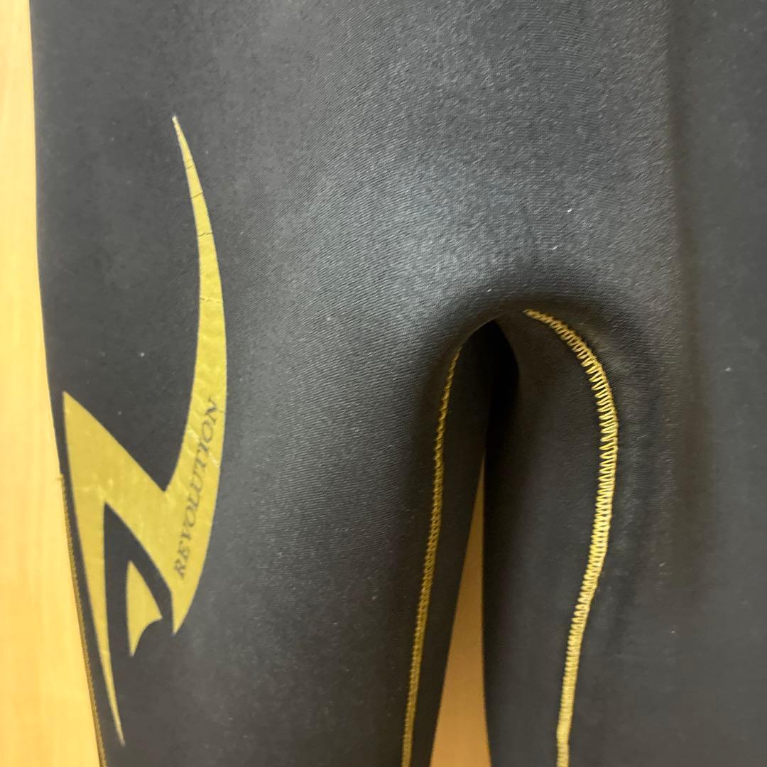 REVO セミドライスーツ ブラック/オリーブ　5/3