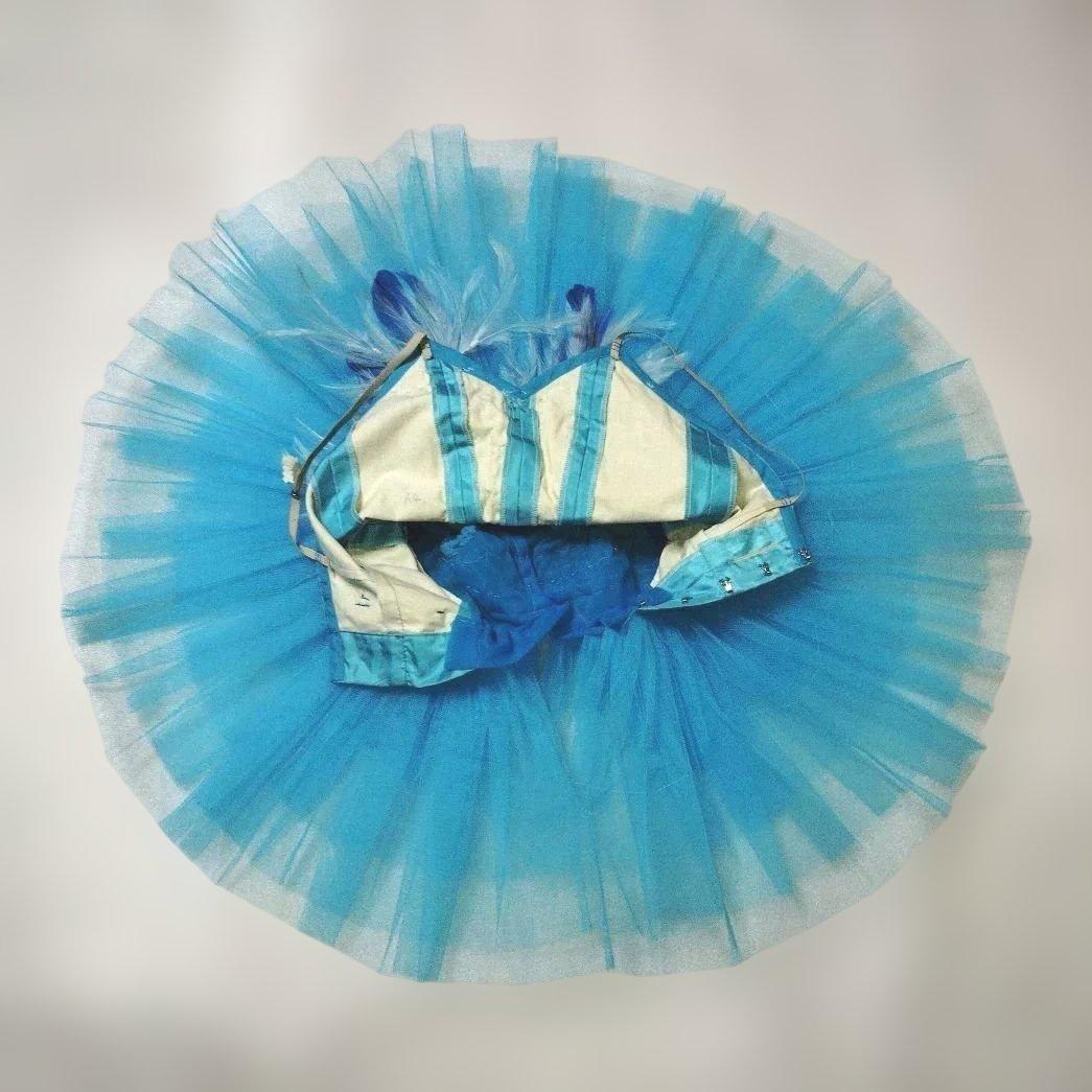 バレエ　水色 クラシックチュチュ シルビア製　小学中学年　2着　髪飾り、袖付