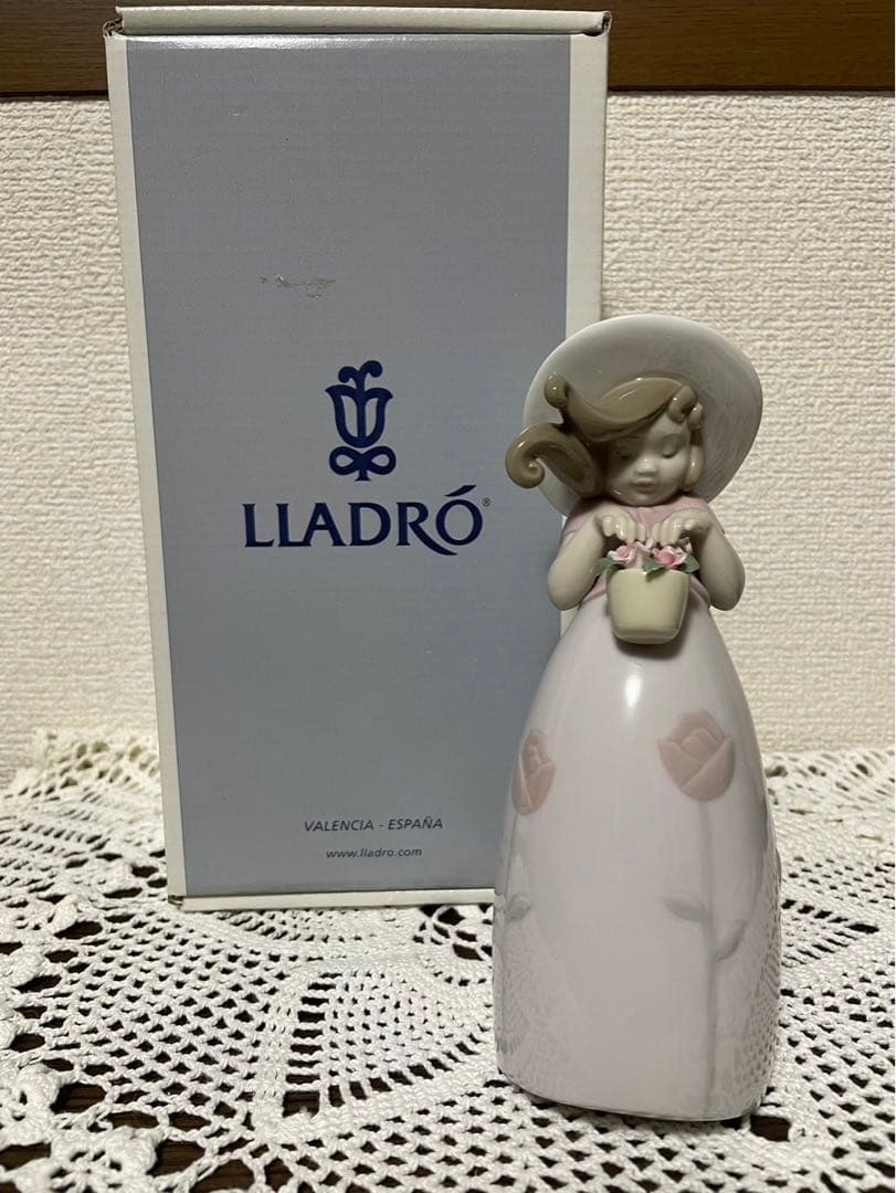 《超美品》リヤドロ　人形『リトルローズ』8042 リヤドロ社純正ボックス付き