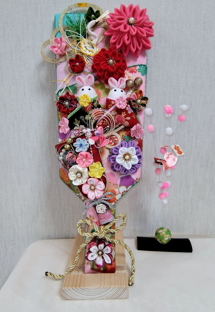 № 240 　羽子板　雛飾り　誕生祝　お正月羽子板 つまみ細工(スタン付き）