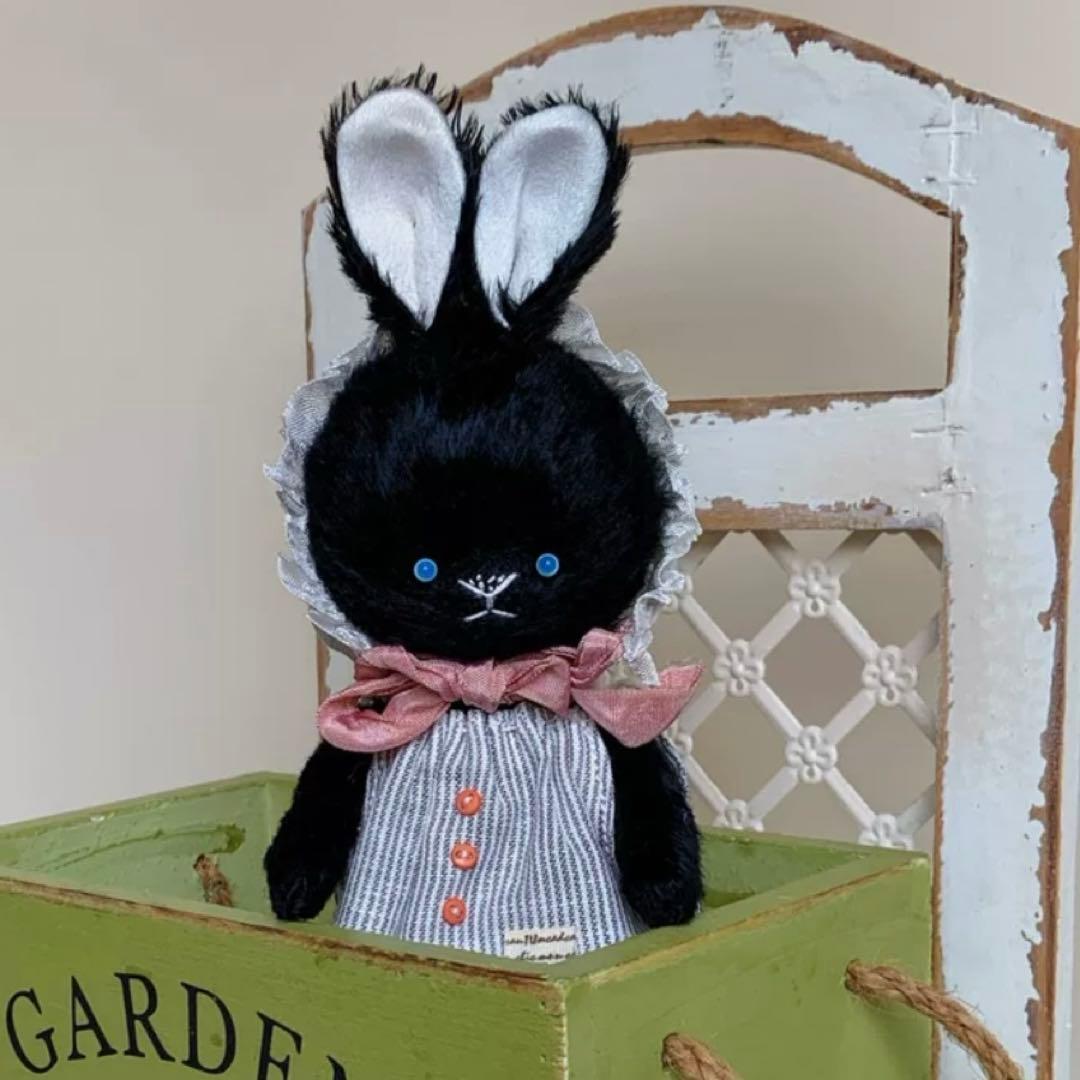 青いお目目の黒兎ちゃん ぬいぐるみ アーティストベア 海外作家様 ハンドメイド