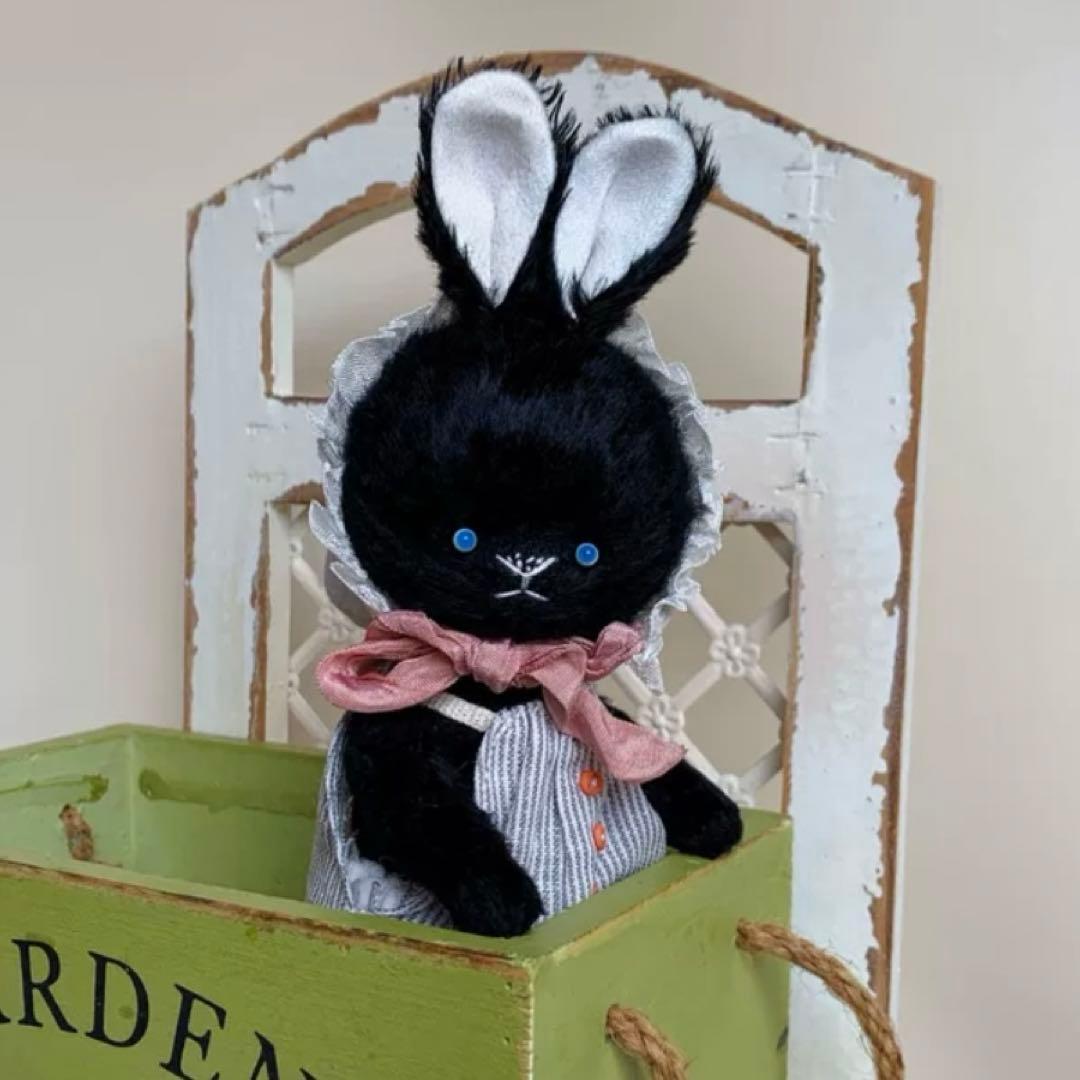 青いお目目の黒兎ちゃん ぬいぐるみ アーティストベア 海外作家様 ハンドメイド