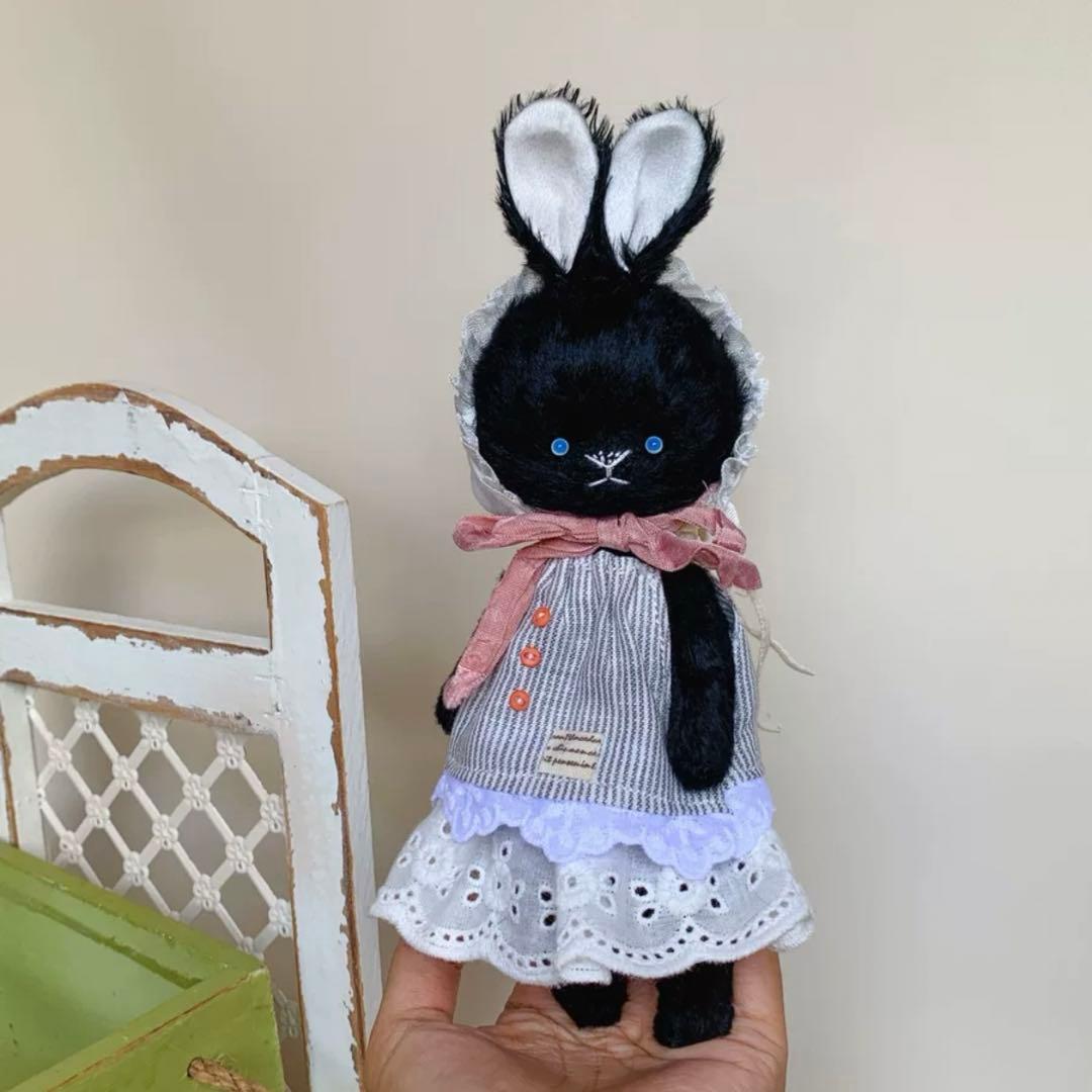 青いお目目の黒兎ちゃん ぬいぐるみ アーティストベア 海外作家様 ハンドメイド