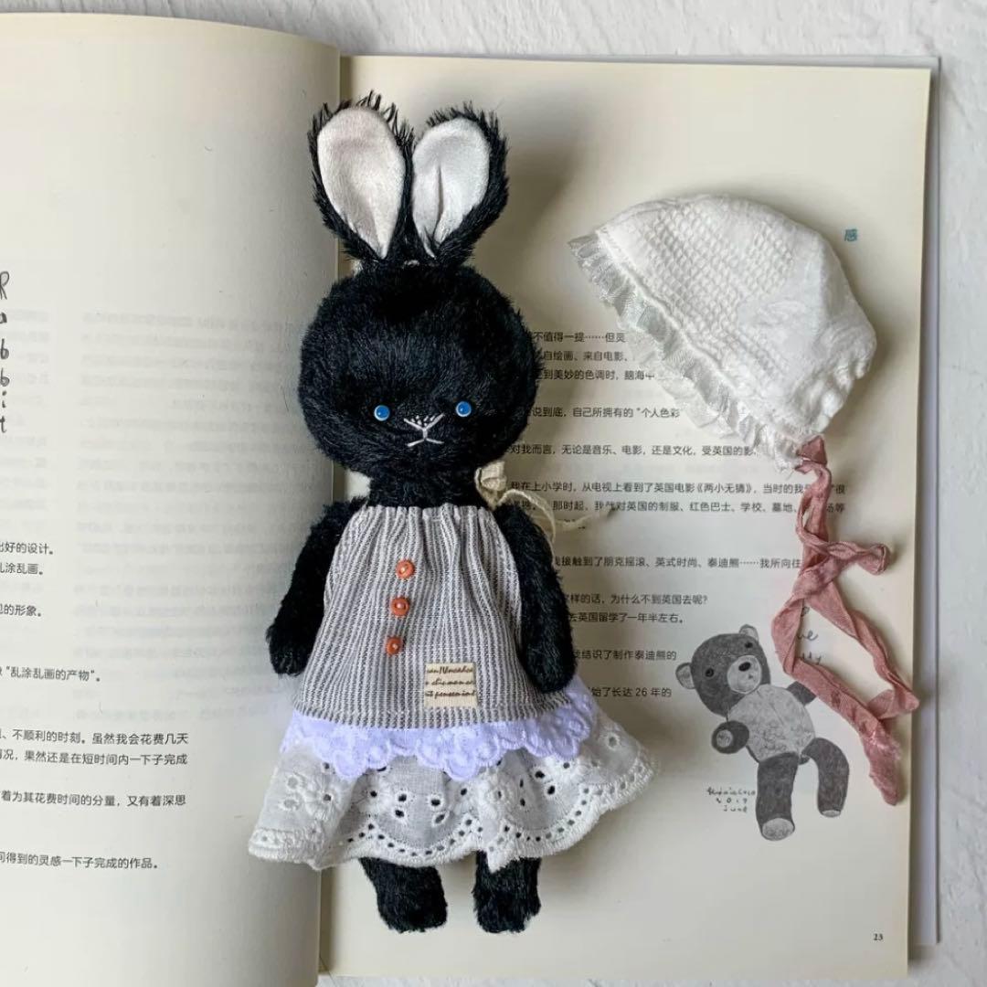 青いお目目の黒兎ちゃん ぬいぐるみ アーティストベア 海外作家様 ハンドメイド