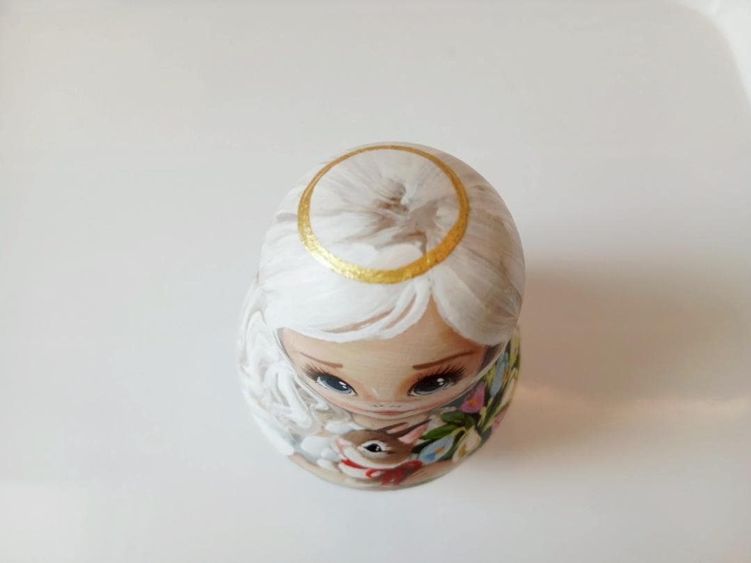 【CBT054】9cm級 おきあがりこぼし(大) スベトラーナうさぎを抱く女の子