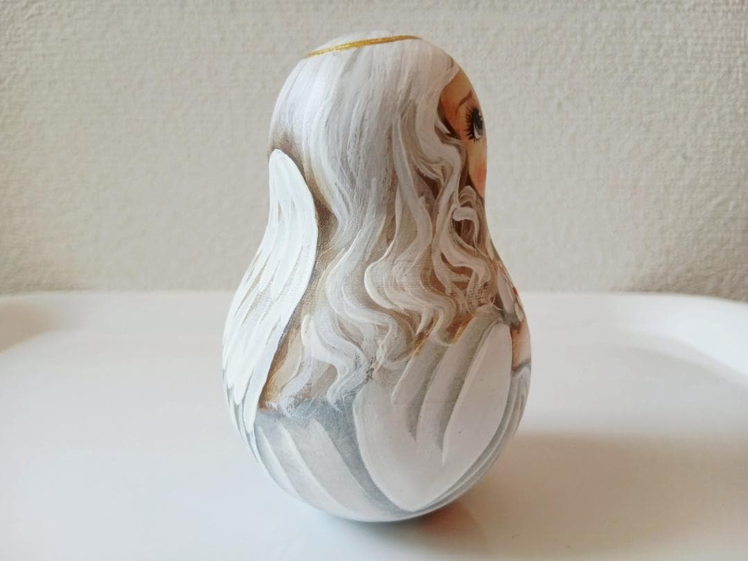 【CBT054】9cm級 おきあがりこぼし(大) スベトラーナうさぎを抱く女の子