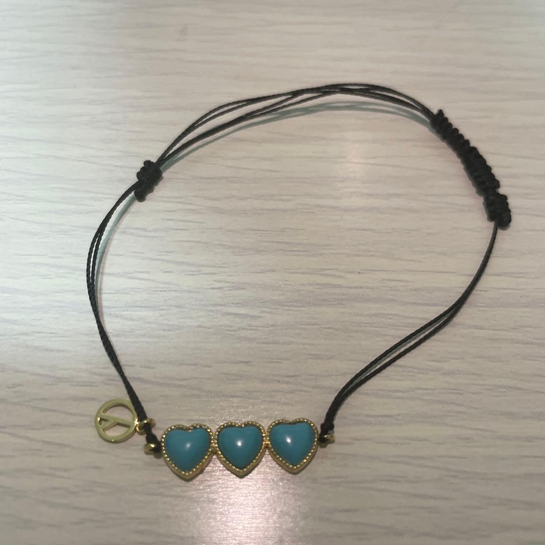 青いハート型ビーズブレスレット