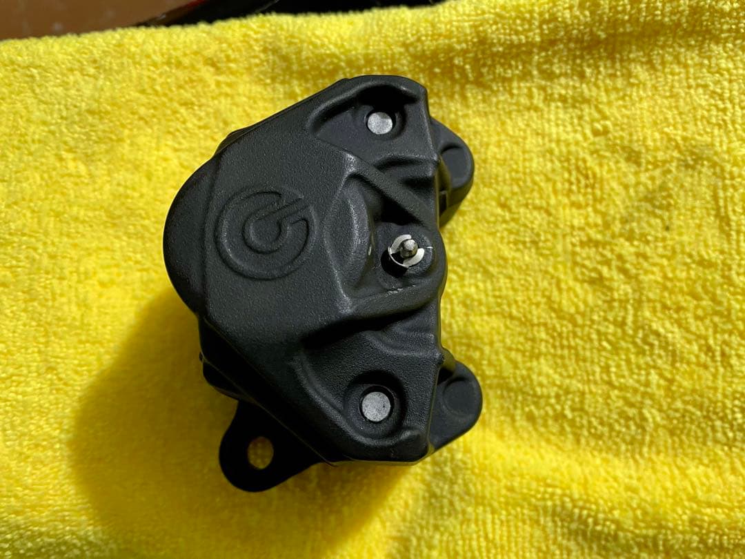 Brembo 新カニキャリパー 84mm中古品