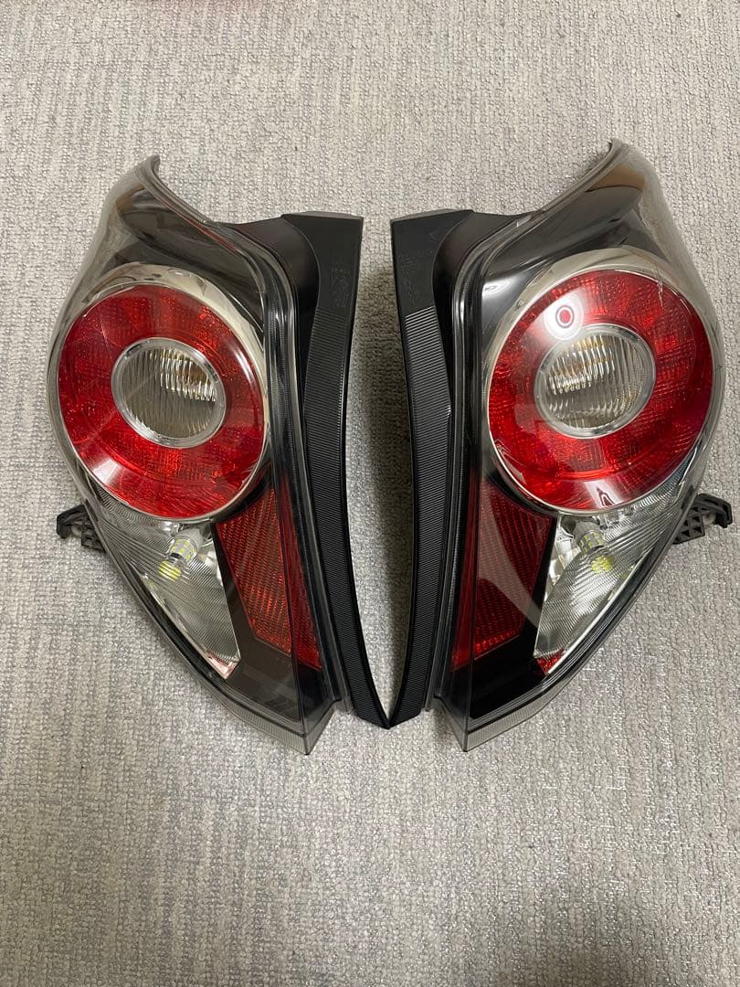 NCP131ヴィッツGRスポーツ純正LEDテールライト