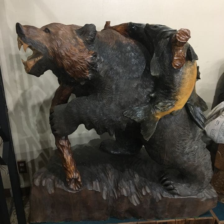 熊の木彫り(北海道)