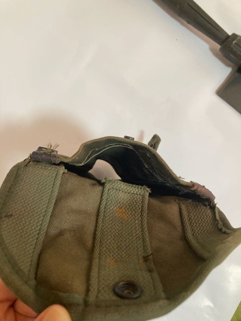 【米軍放出品】折りたたみ式シャベルと収納ケース