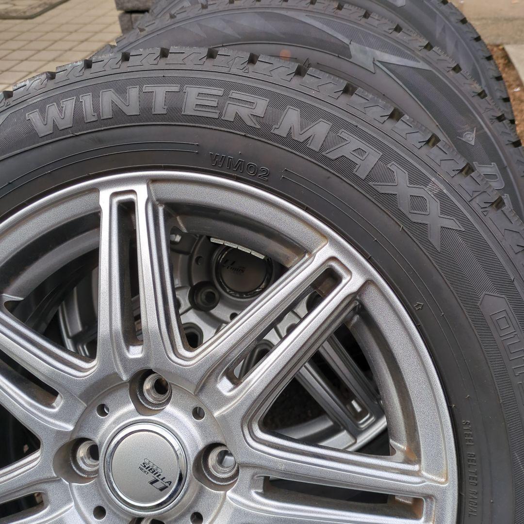 ダンロップスタッドレスタイヤ、ホイール付き4本　ホンダフリードDBA-GB３用