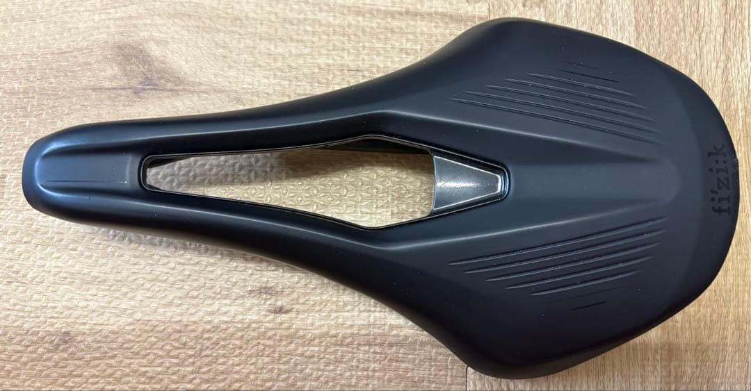 サドル fizi:k （フィジーク） VENTO ARGO R1 150mm