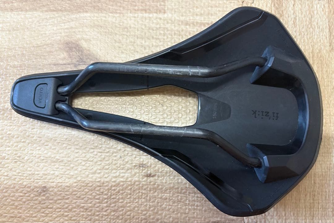 サドル fizi:k （フィジーク） VENTO ARGO R1 150mm