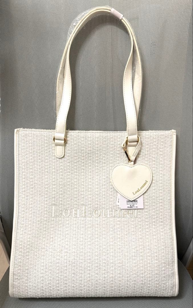 LouLoumei ハートチャーム付きトートバッグ アイボリー 白 ホワイト
