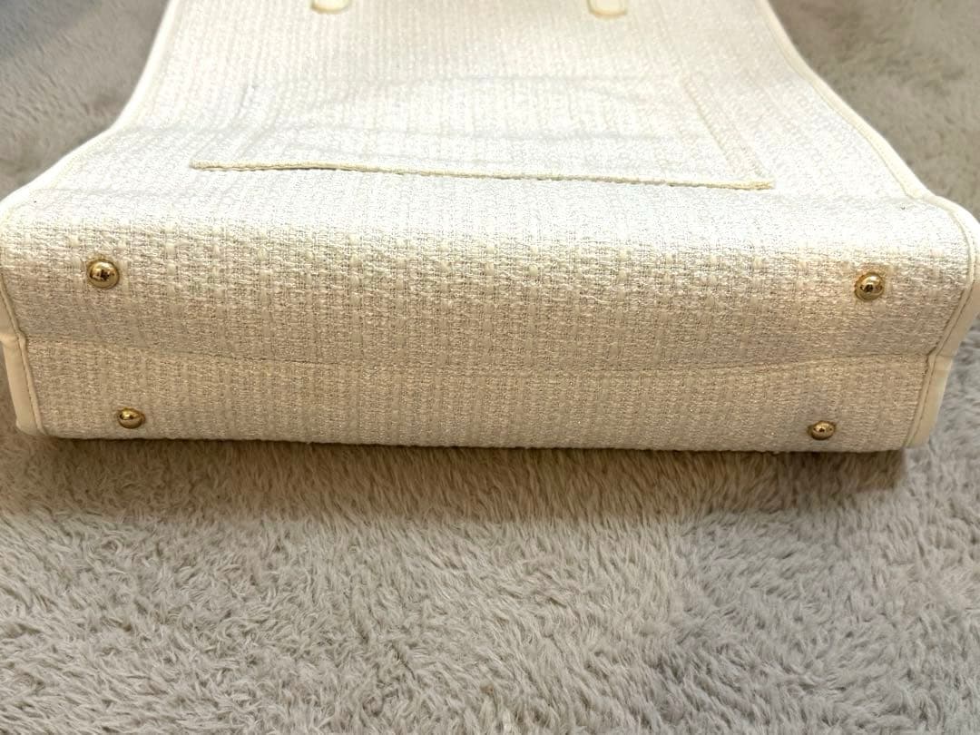 LouLoumei ハートチャーム付きトートバッグ アイボリー 白 ホワイト