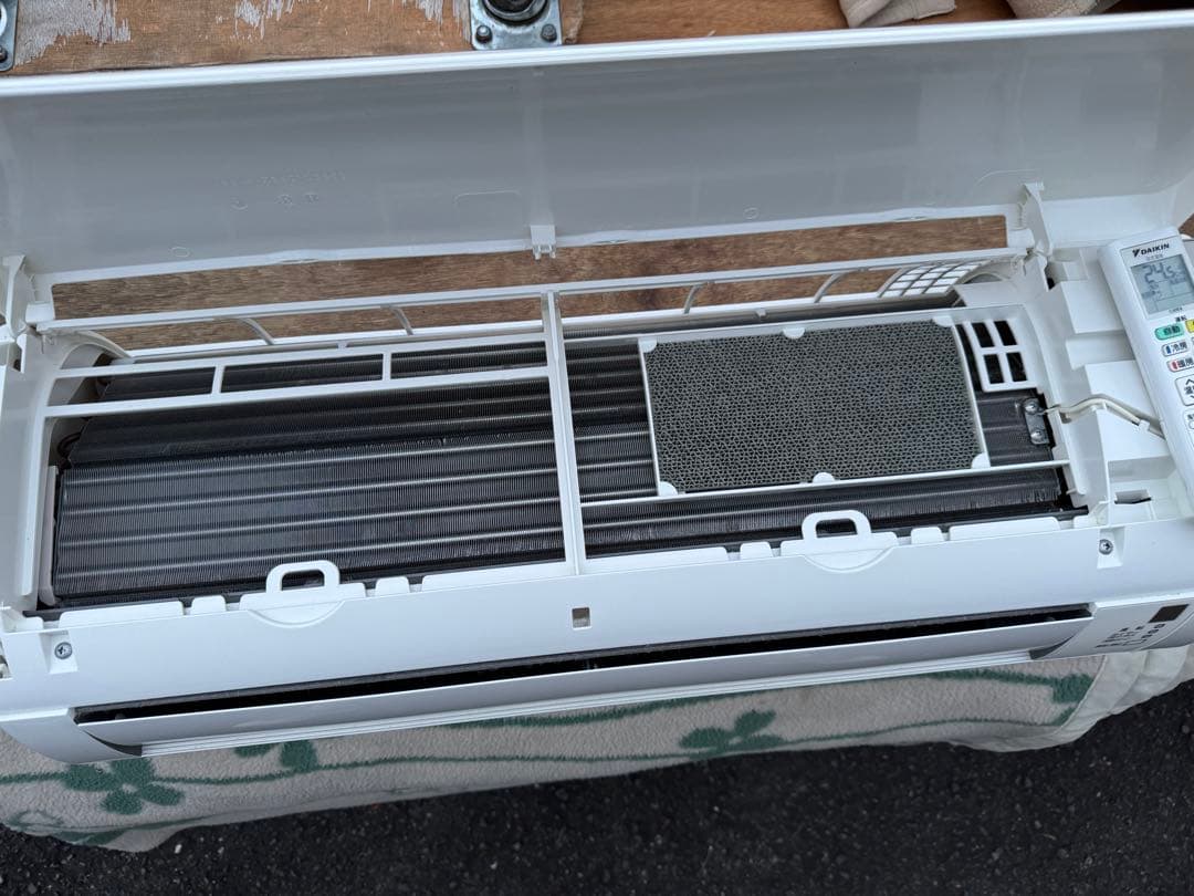 室外機も込 ダイキン 6畳用 エアコン クーラー 2.2kw 2020年製 22