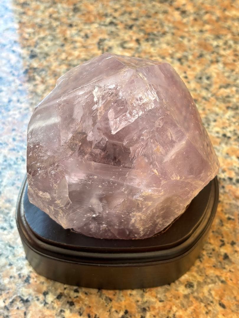 強力浄化　ボリビア産　ラベンダーアメジスト　巨大単結晶　1886g 専用台座付