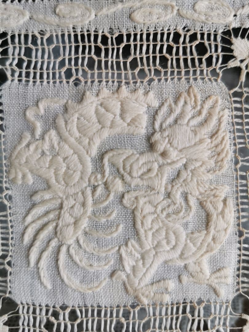 アンティーク 龍のエンブロイダリー 蝶のドローンワークレース シノワズリドイリー