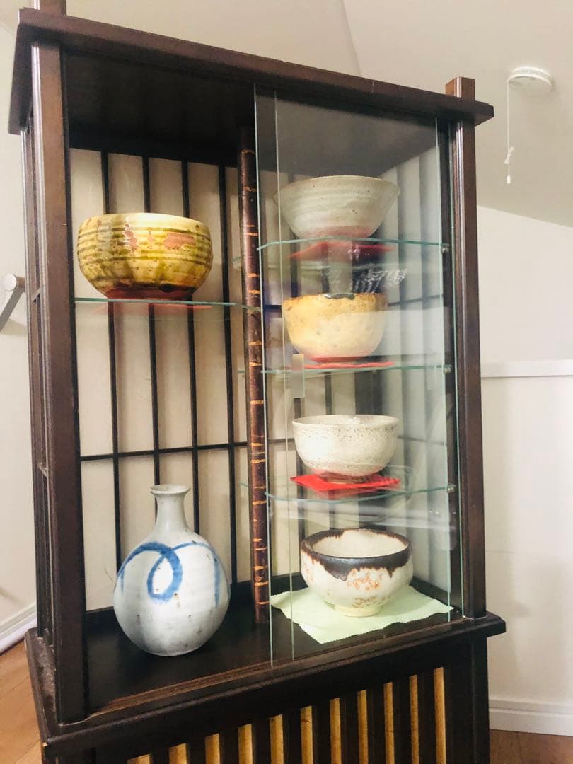 茶道を極める◼️蔵のお茶室に飾られていた、かなり可愛い抹茶専用の飾り棚、茶碗セット