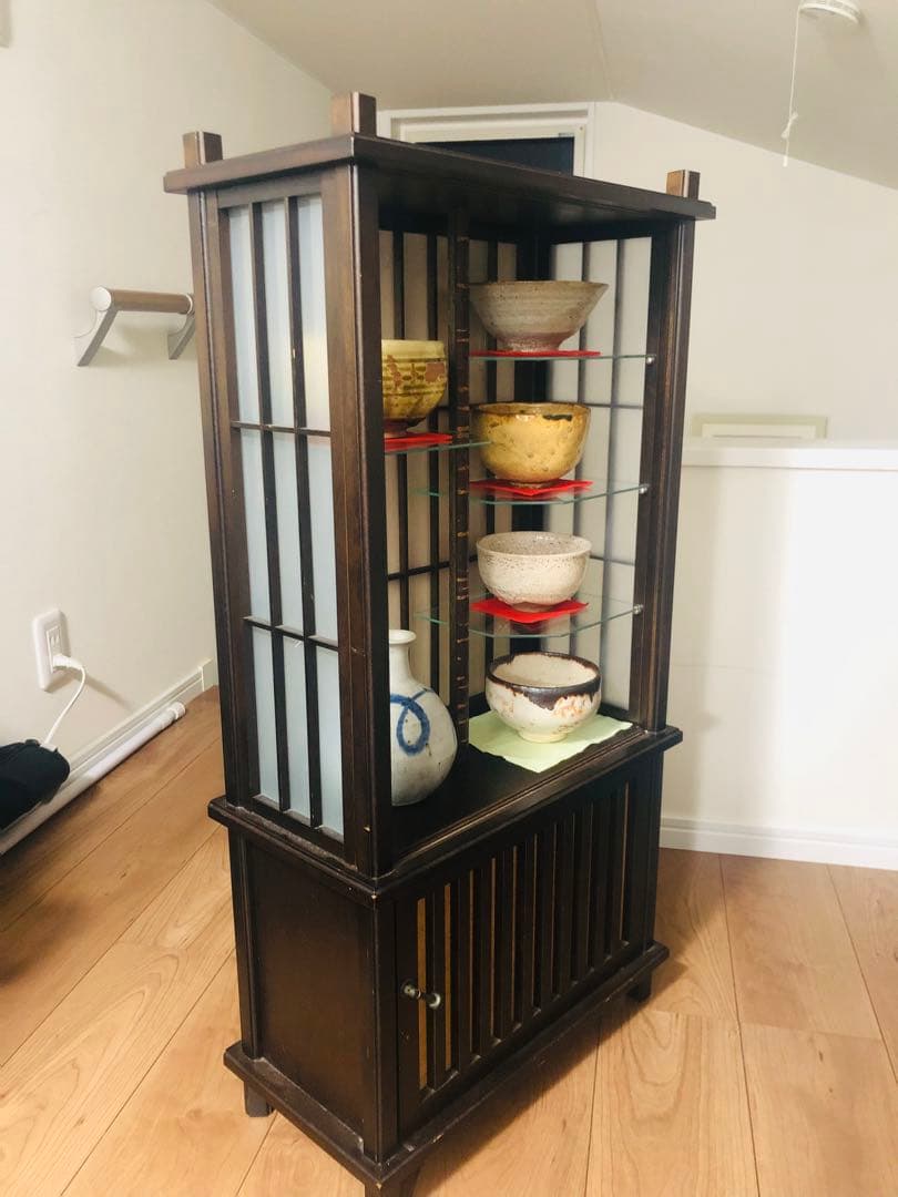 茶道を極める◼️蔵のお茶室に飾られていた、かなり可愛い抹茶専用の飾り棚、茶碗セット