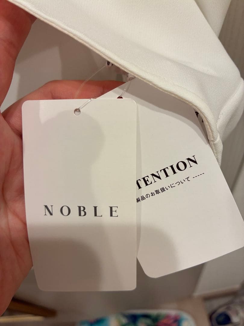 【洗える】スクエアケープスリーブブラウス　ホワイト　新品未使用タグ付き